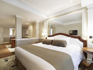 Chambre Exécutive, 1 très grand lit | Minibar, coffres-forts dans les chambres, ameublement personnalisé