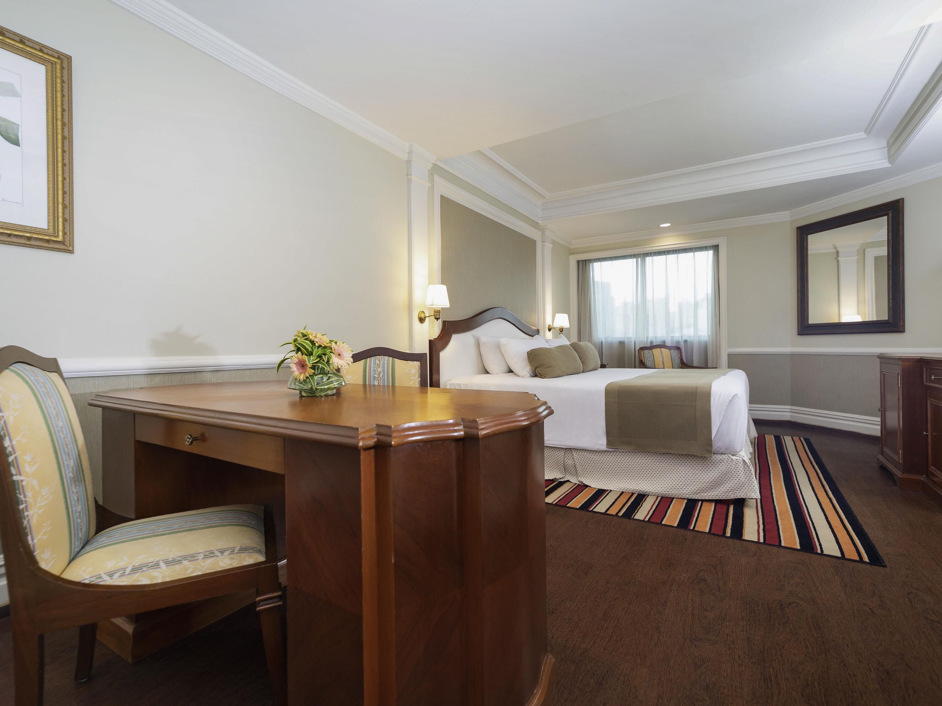 Rum - 1 dubbelsäng | Minibar, värdeförvaringsskåp på rummet, unika möbler och skrivbord