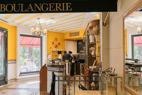 2 Restaurants; Frühstück, Mittagessen und Abendessen werden serviert