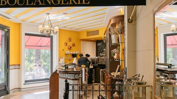 2 restaurantes, café da manhã, culinária internacional