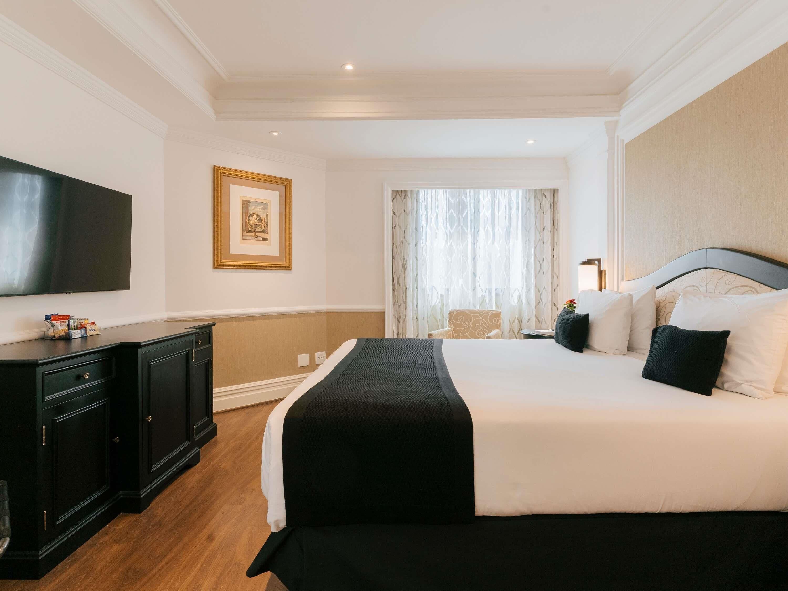 Deluxe-rum - 1 dubbelsäng - balkong (Balcony to Ibirapuera Park) | Minibar, värdeförvaringsskåp på rummet, unika möbler och skrivbord