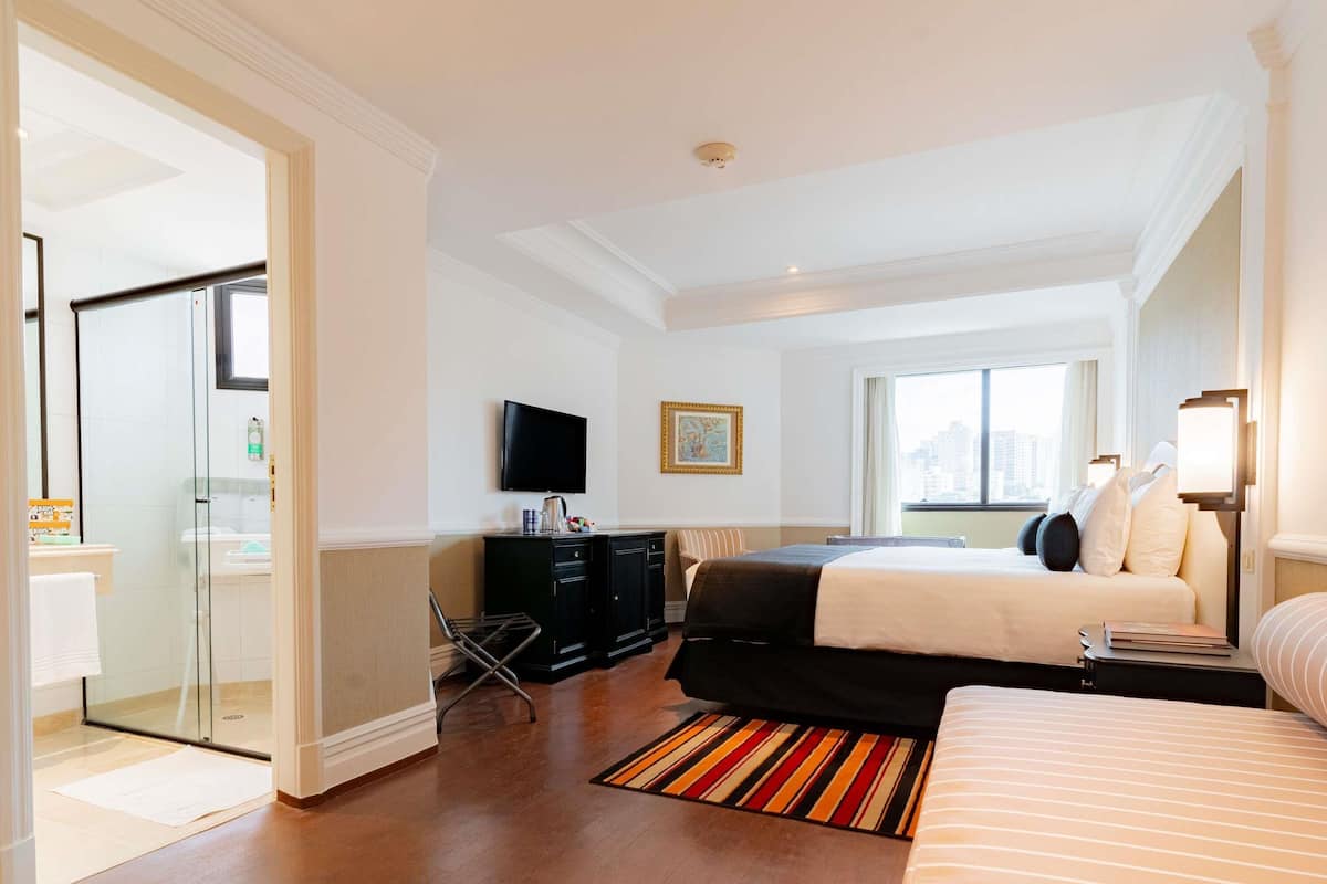 Family Room, Multiple Beds (Superior) | Minibar, in-room safe, individually furnished, desk