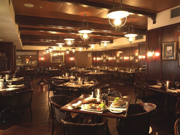 3 restaurants, breakfast, lunch, dinner served; African cuisine 
