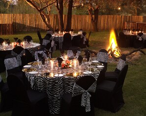 3 restaurants, breakfast, lunch, dinner served; African cuisine