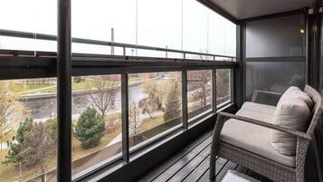 Superior-huone, 1 keskisuuri parisänky, sauna | Minibaari, työpöytä, pimennysverhot, silitysrauta/-lauta