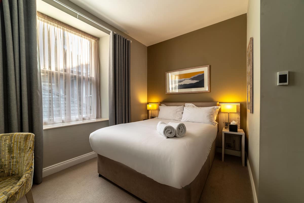 Deluxe Double Room | Hypo-allergenic bedding, in-room safe, desk, free WiFi