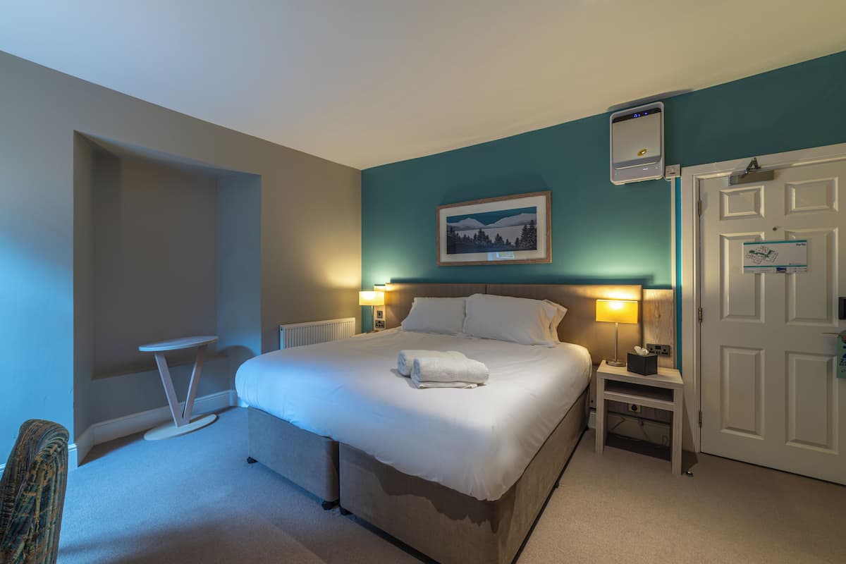 Hypo-allergenic bedding, in-room safe, desk, iron/ironing board