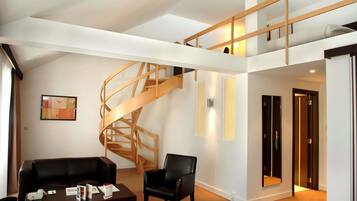 Privilege, Duplex, 1 Double Bed | Desk, laptop workspace, blackout drapes, soundproofing