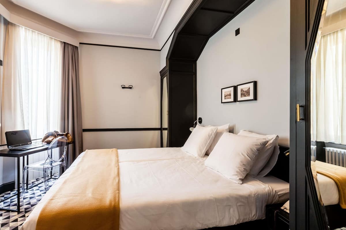 Classic Room, 1 Double Bed | Desk, laptop workspace, blackout drapes, soundproofing