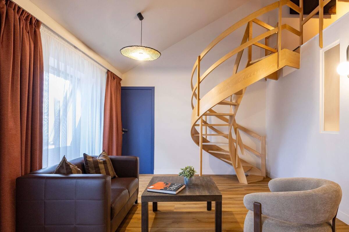 Privilege, Appartement Duplex, 1 lit double | Bureau, espace de travail pour ordinateur portable, rideaux occultants