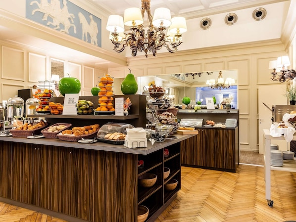 Desayuno buffet todos los días (con cargo)