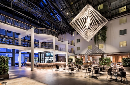 Lobby. Estrel Hotel Berlin