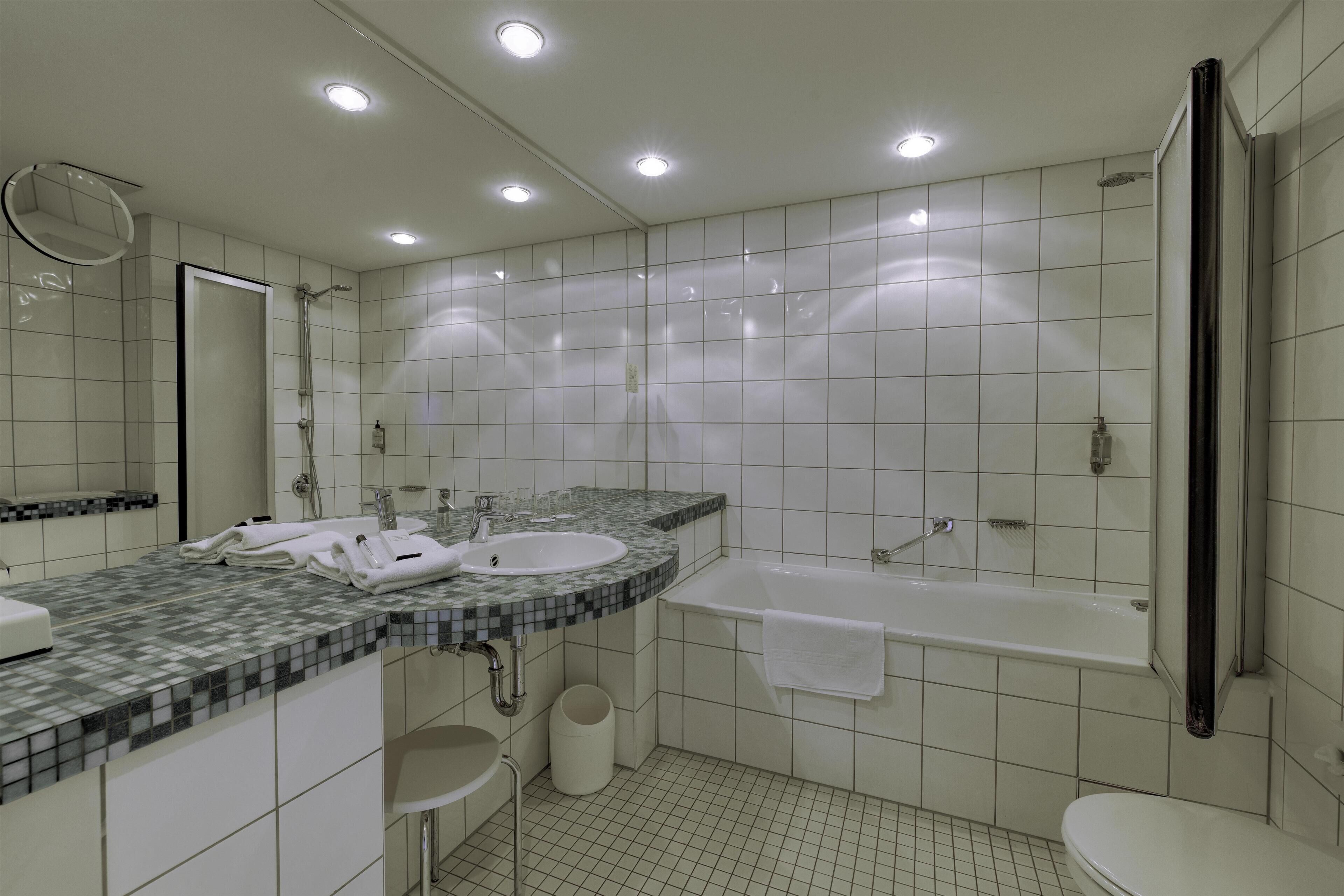Family Room, Connecting Rooms | Bathroom | Eco-friendly toiletries, hair dryer, towels