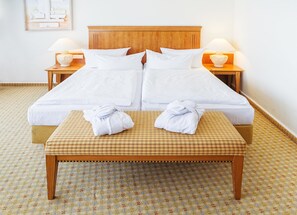 Hypo-allergenic bedding, minibar, in-room safe, desk