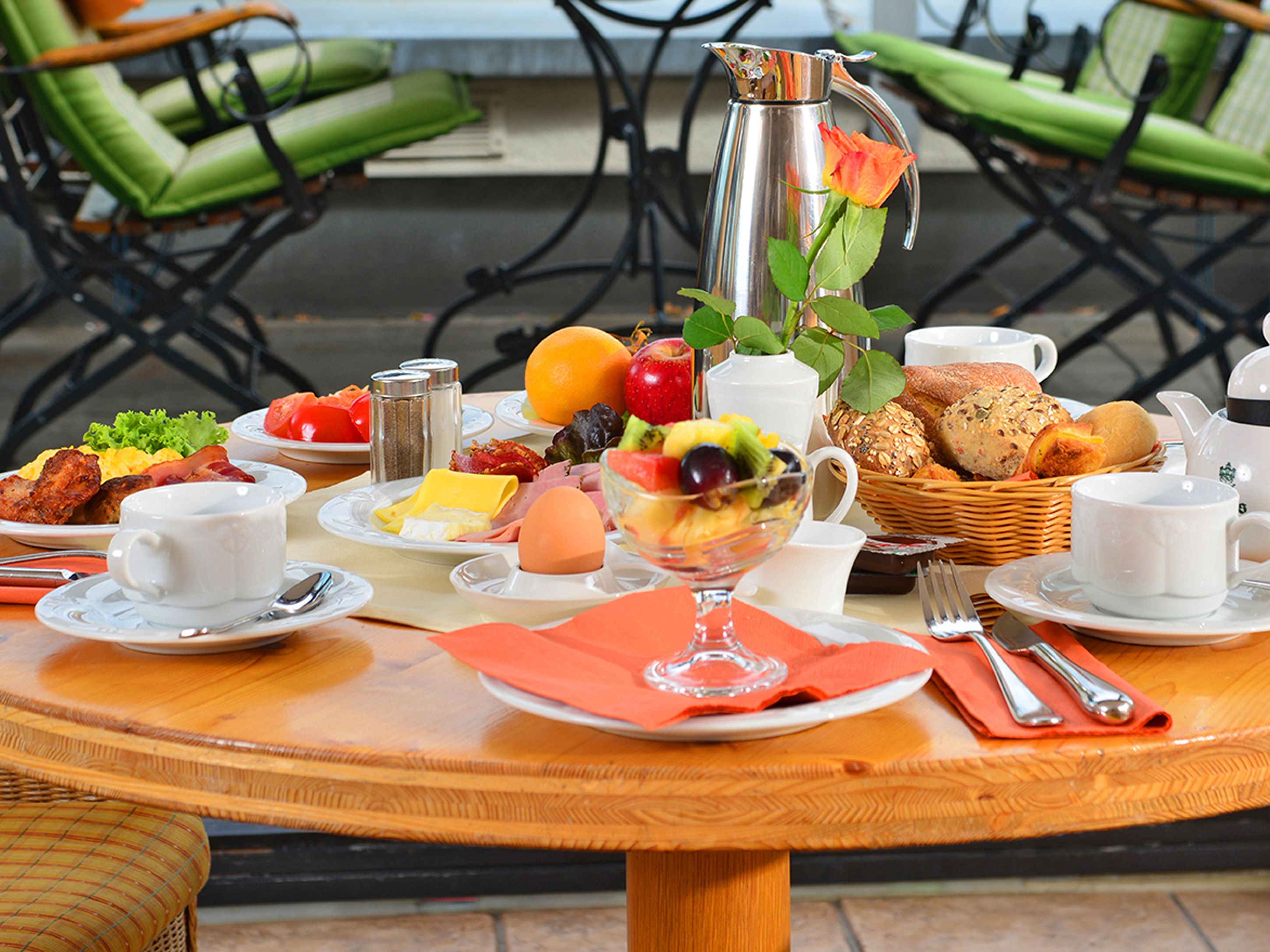 Daily buffet breakfast for a fee