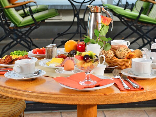 Se ofrece un desayuno bufé todos los días (por un coste adicional)