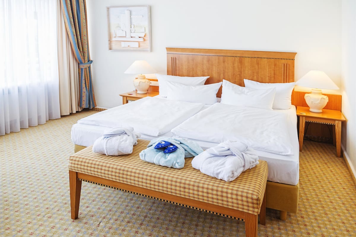Standard Room, 2 Twin Beds | Hypo-allergenic bedding, minibar, in-room safe, desk