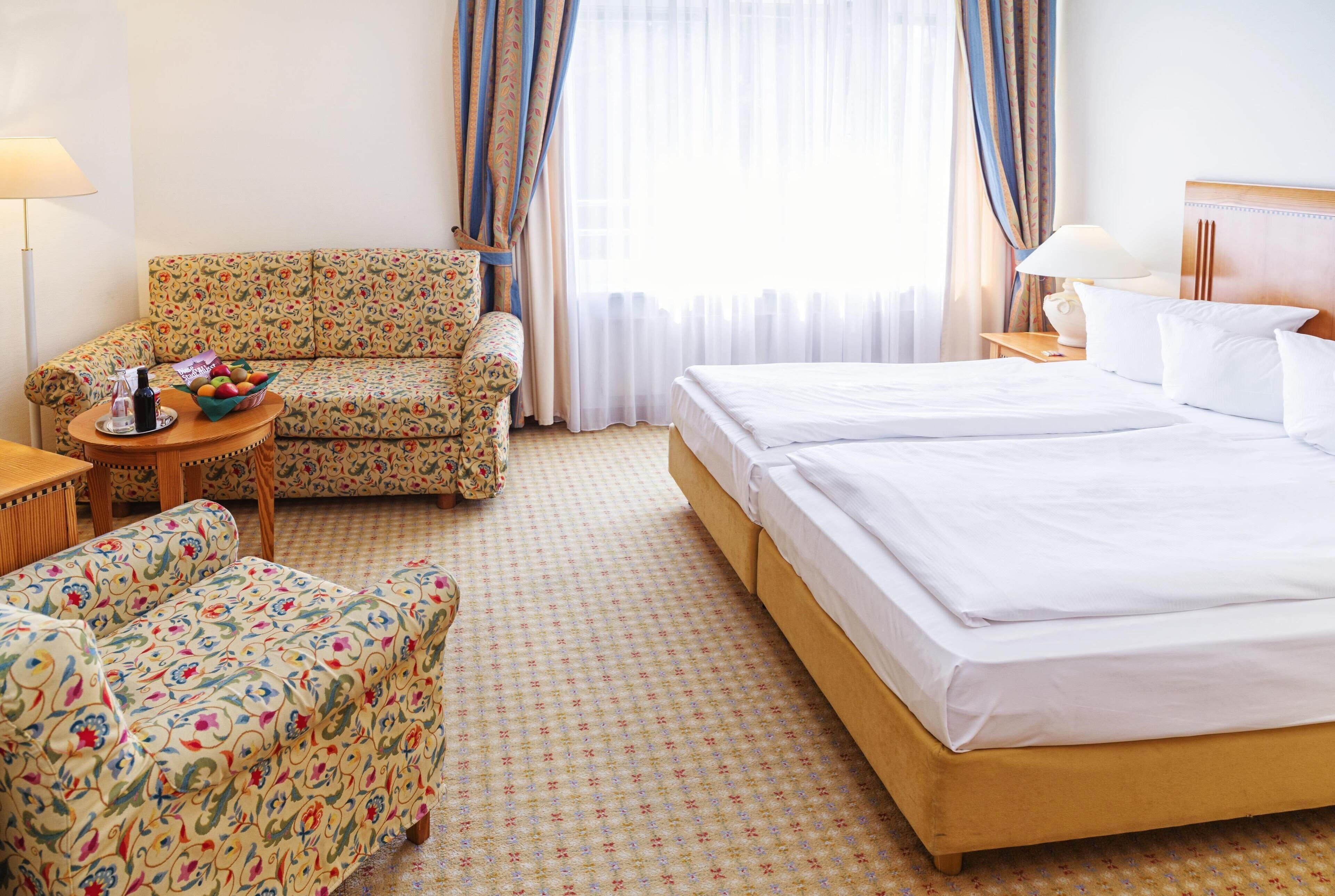Habitación superior | Ropa de cama hipoalergénica, minibar, caja fuerte y escritorio
