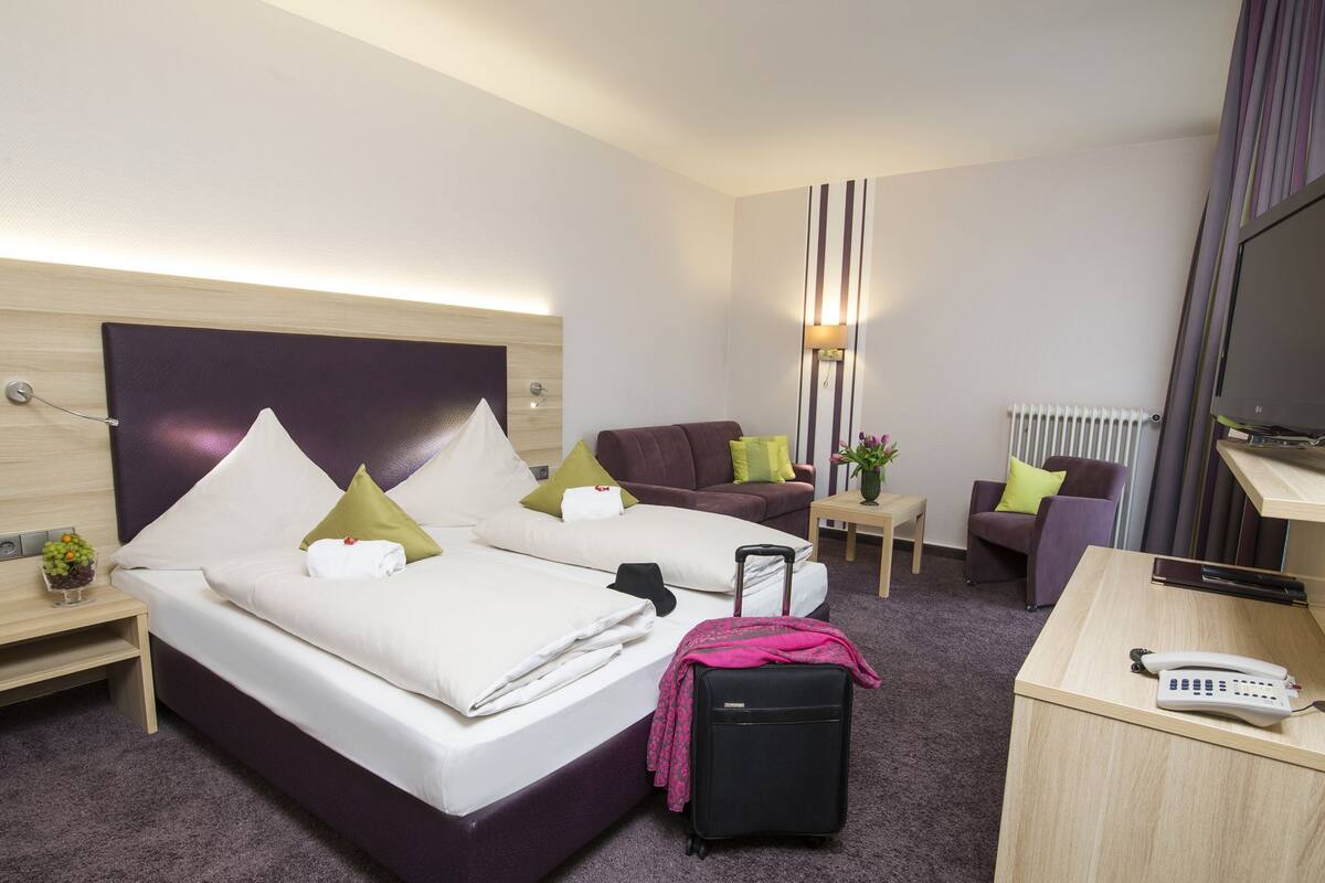 Allergikerbettwaren, Zimmersafe, Schreibtisch, schallisolierte Zimmer