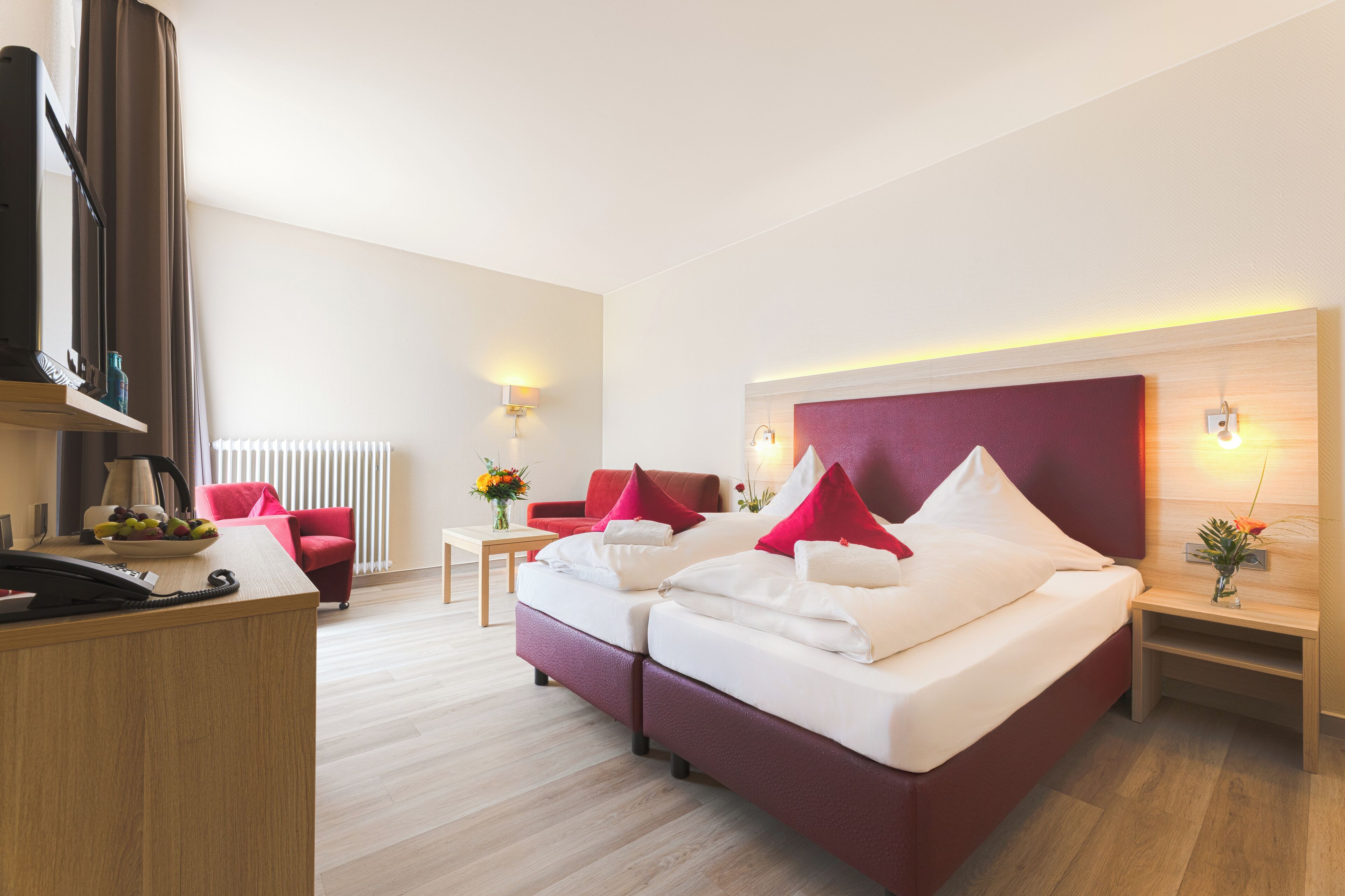 hypo-allergenic bedding, in-room safe, desk, soundproofing