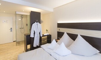 Hypo-allergenic bedding, in-room safe, desk, soundproofing