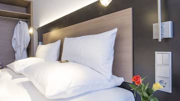 Comfort-dobbeltværelse | Premium-sengetøj, senge med topmadrasser, pengeskab på værelset