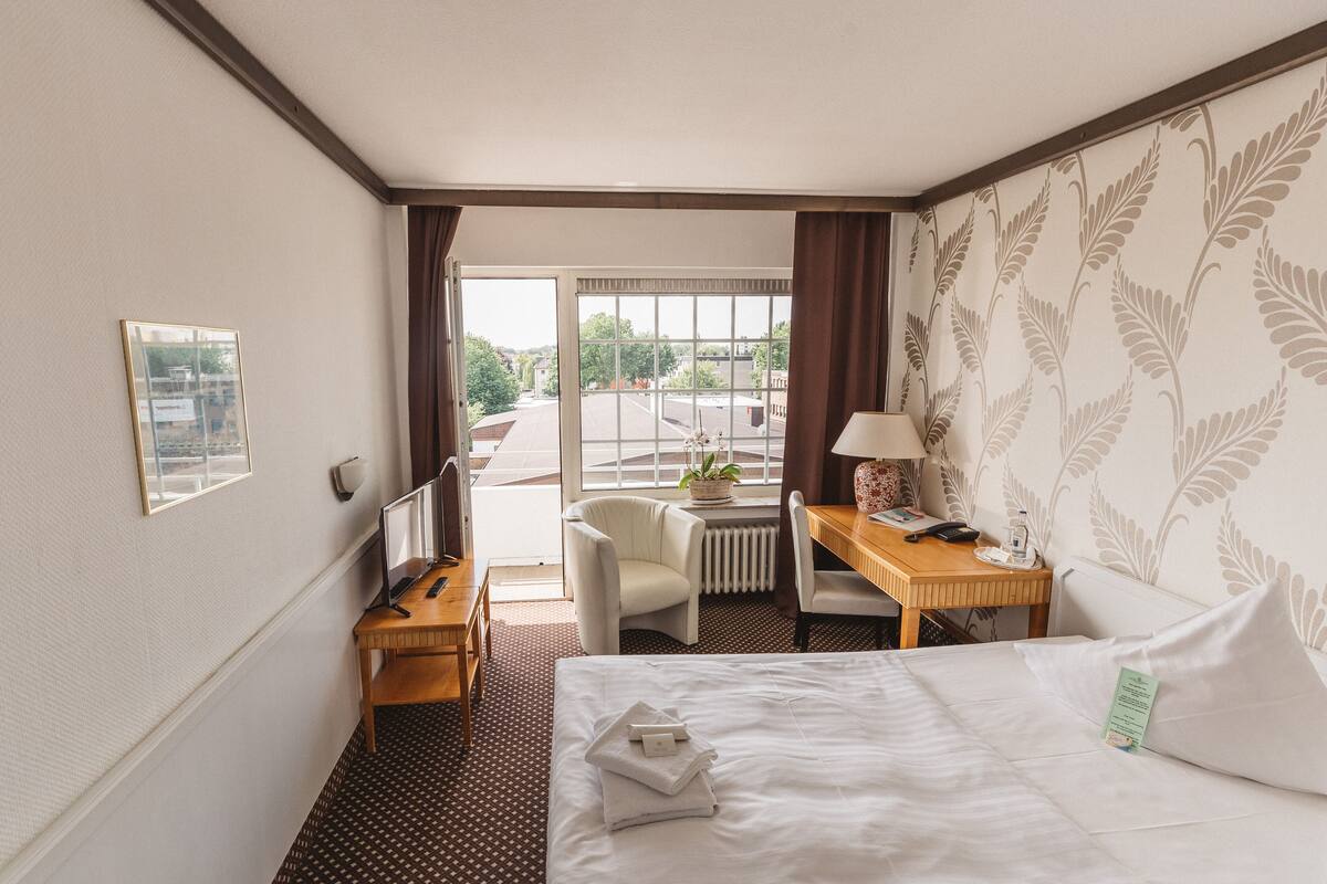 Standard Single Room | Hypo-allergenic bedding, desk, blackout curtains, soundproofing