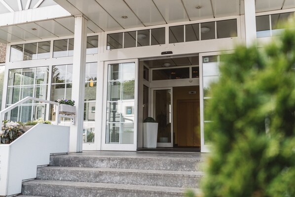 Pintu masuk properti