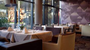 Frühstück, Mittagessen, Abendessen und Brunch werden serviert