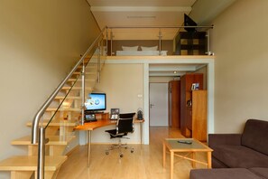 Hypo-allergenic bedding, in-room safe, desk, laptop workspace