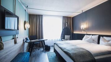 Hypo-allergenic bedding, in-room safe, desk, laptop workspace