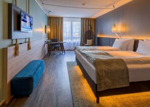 Habitación Confort doble | Ropa de cama hipoalergénica, caja fuerte, escritorio