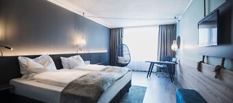 elaya frankfurt oberursel, Trademark Collection