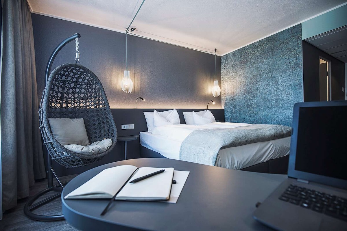 Hypo-allergenic bedding, in-room safe, desk, laptop workspace