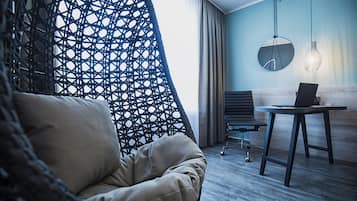 Hypo-allergenic bedding available, in-room safe, desk, laptop workspace