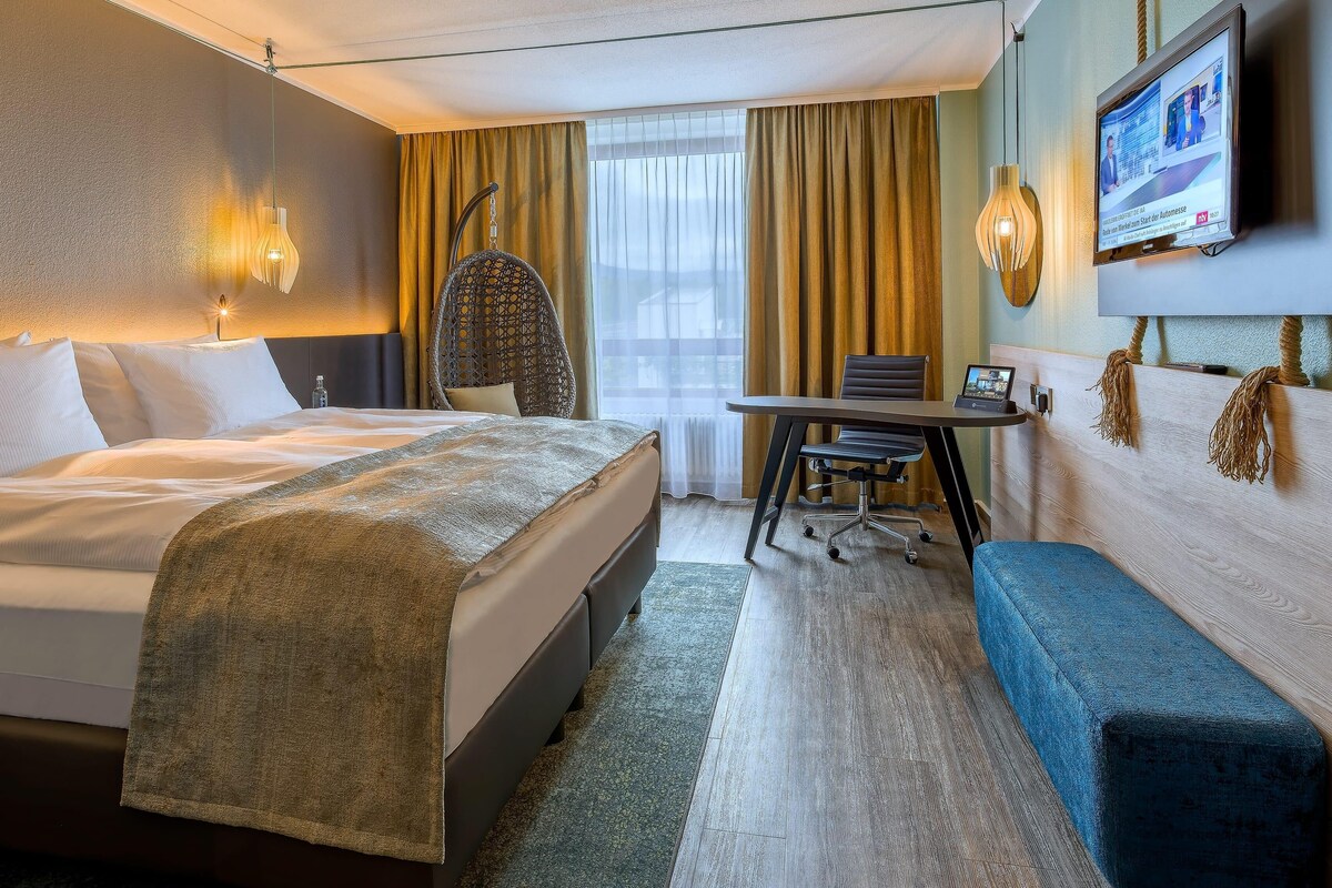 Superior kamer, 1 tweepersoonsbed | Hypoallergeen beddengoed, een kluis op de kamer, een bureau