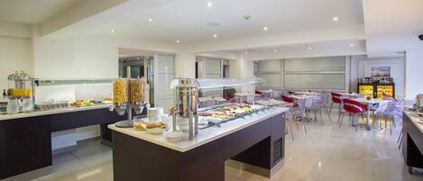 Breakfast, lunch, dinner served; international cuisine