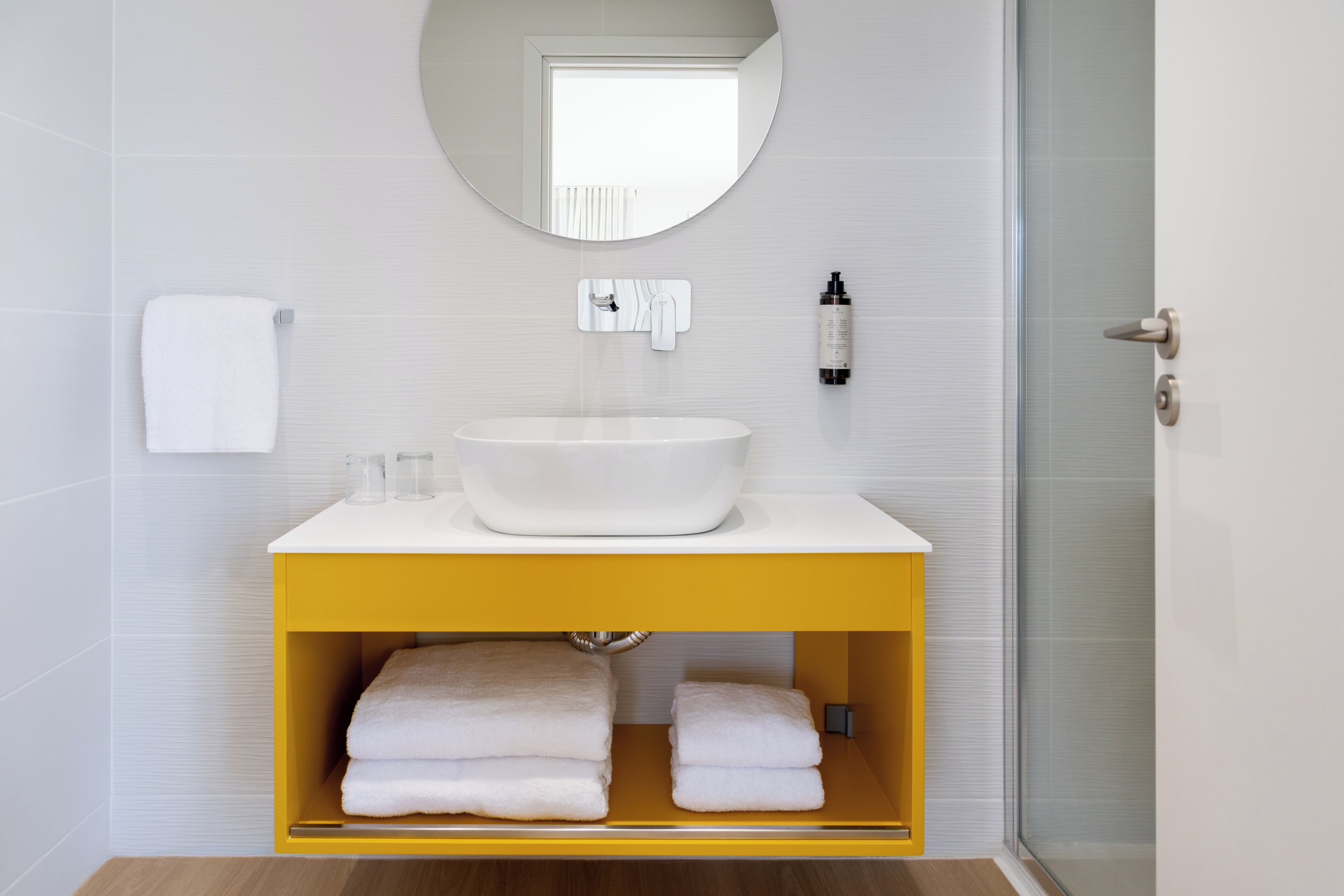 Kamar Double atau Twin Premium, 1 Tempat Tidur King, balkon, pemandangan laut (Premium) | Kamar mandi | Shower, perlengkapan mandi gratis, pengering rambut, dan jubah mandi