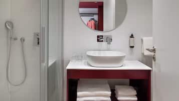 Superior Double or Twin Room, 1 Katil Kelamin (Double), Balcony, Courtyard Area | Bilik Mandi