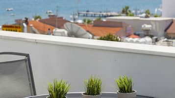 1 bedroom, premium bedding, minibar, in-room safe