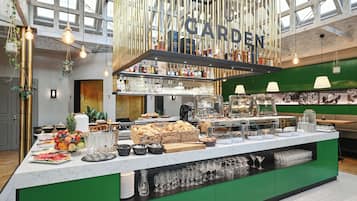 Frühstück, Mittagessen und Abendessen