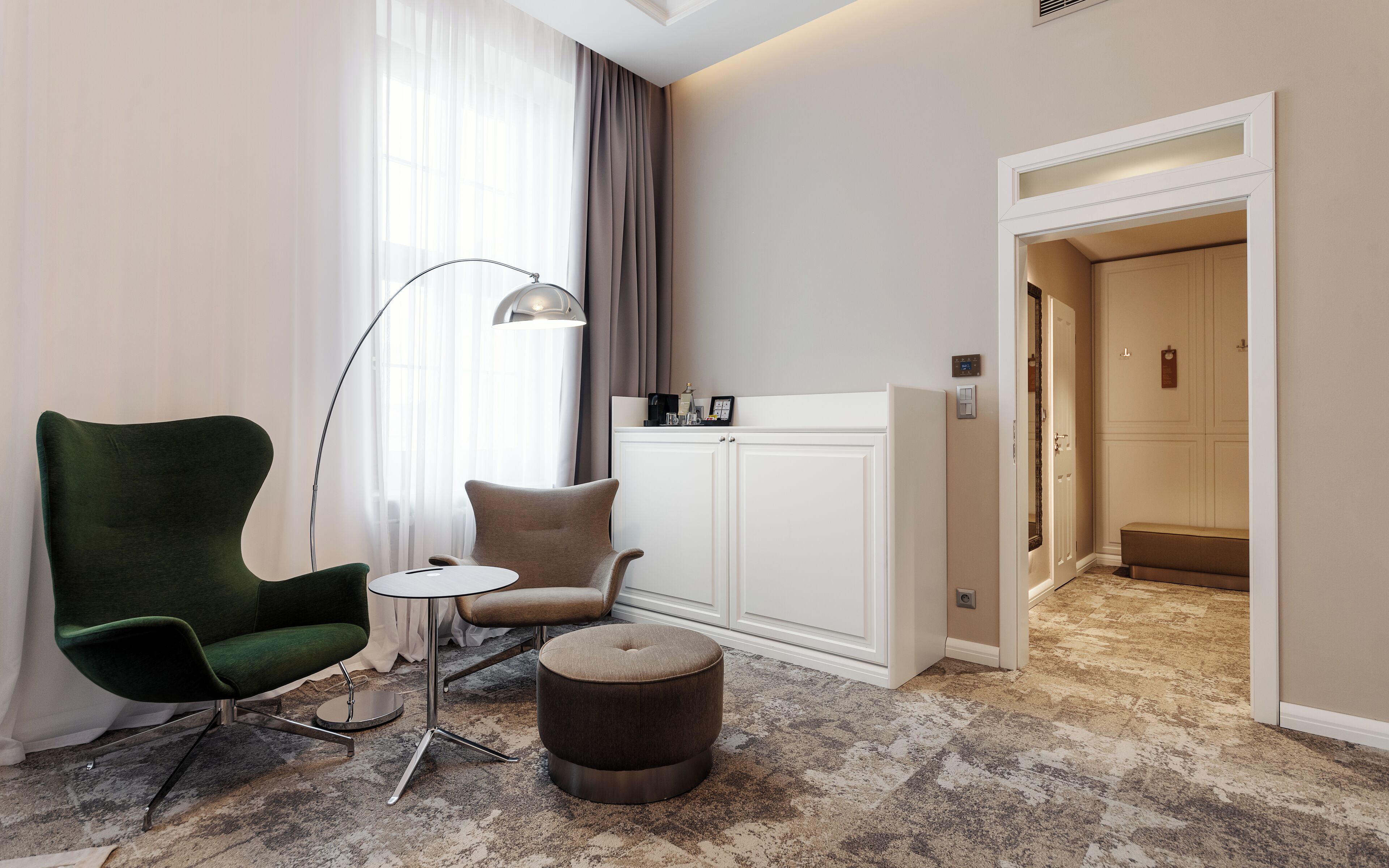 executive double room, bathtub | living area | 40-inch led tv with cable channels, tv