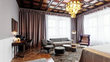 Suite | Minibar, in-room safe, desk, iron/ironing board
