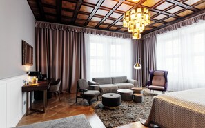 Suite | Minibar, in-room safe, desk, iron/ironing board