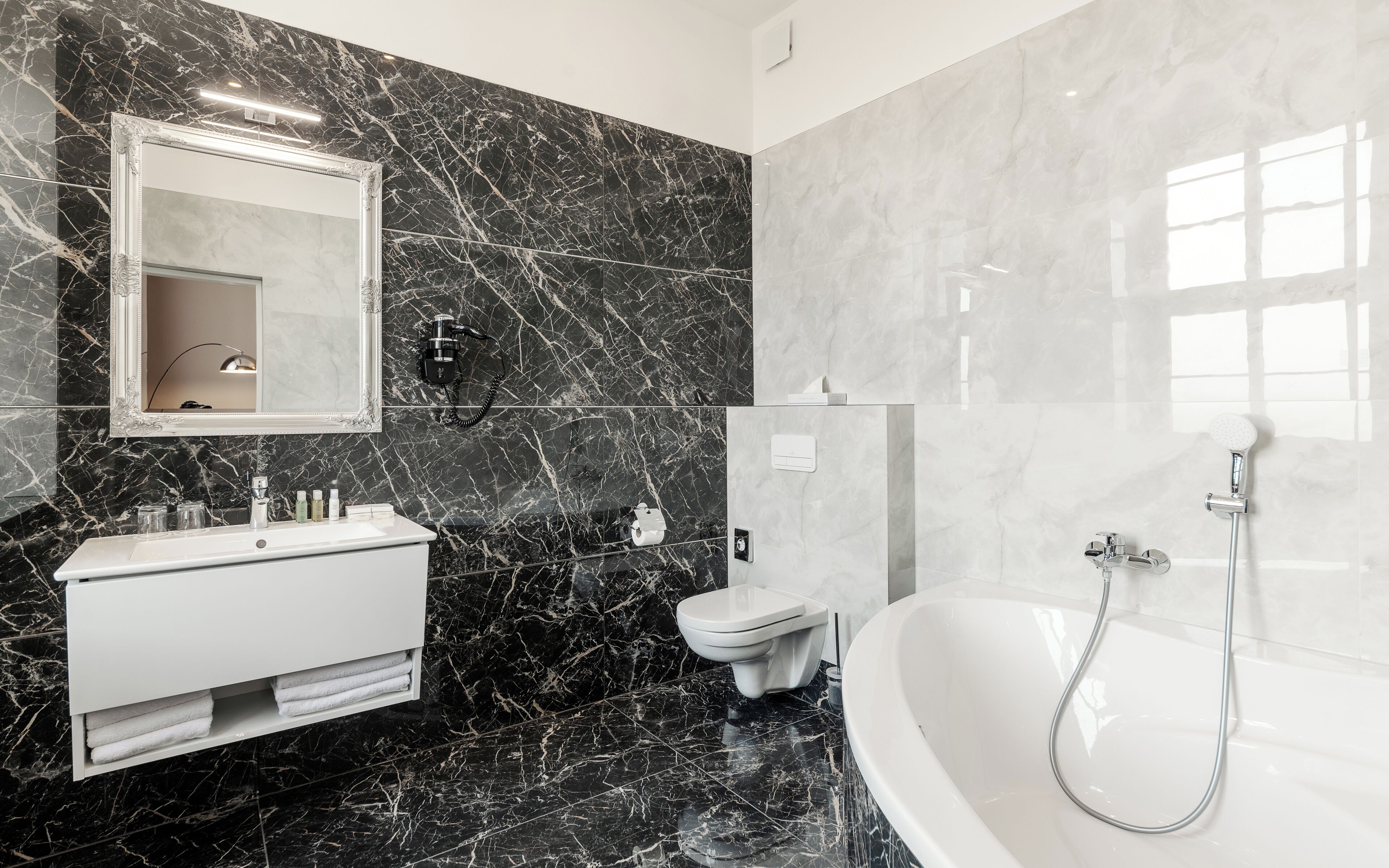 executive double room, bathtub | bathroom | combined shower/bathtub, hair dryer, towels