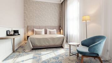 Minibar, in-room safe, desk, iron/ironing board