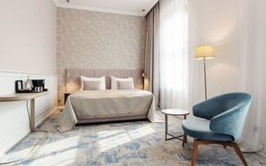 Quarto casal luxo | Frigobar, cofres nos quartos, escrivaninha