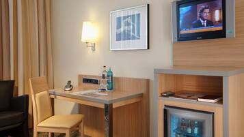 Comfort tvåbäddsrum - 2 enkelsängar | Minibar, värdeförvaringsskåp på rummet och skrivbord