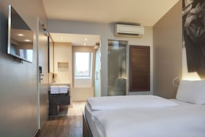 In-room safe, individually decorated, individually furnished - Hotel Gio (Munich)
