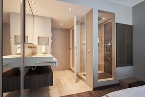 Gio Quadruple Room | Bathroom | Shower, rainfall showerhead, hair dryer, towels